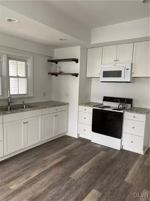 101 E Saucon St, Hellertown, PA 18055 photo 9