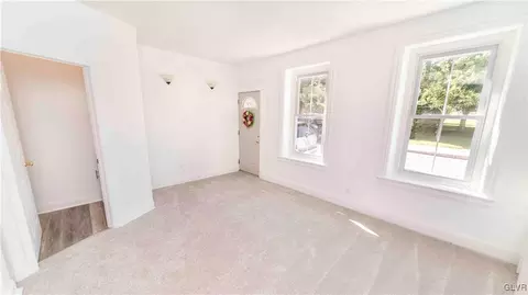 101 E Saucon St, Hellertown, PA 18055 photo 4