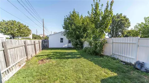 101 E Saucon St, Hellertown, PA 18055 photo 3