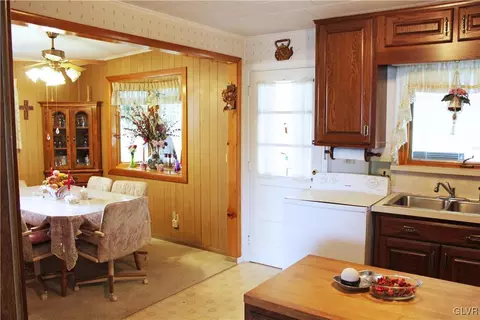 21 Saylor Dr, Coplay, PA 18037 photo 7