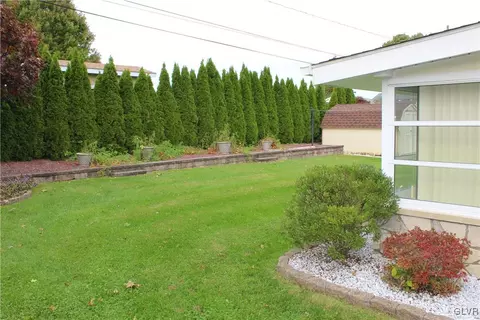 21 Saylor Dr, Coplay, PA 18037 photo 3