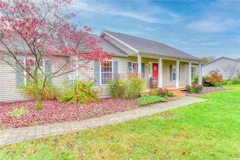 542 Bauer Rd, Bath, PA 18014 photo 2