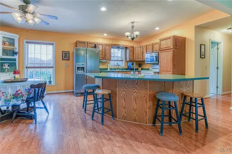 542 Bauer Rd, Bath, PA 18014 photo 9