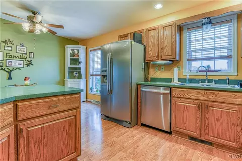 542 Bauer Rd, Bath, PA 18014 photo 10