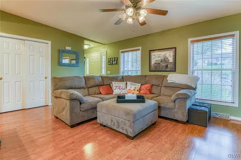 542 Bauer Rd, Bath, PA 18014 photo 8