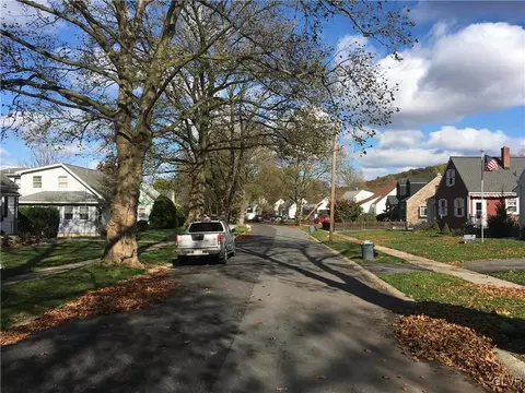 426 Birch Rd, Hellertown, PA 18055 photo 4