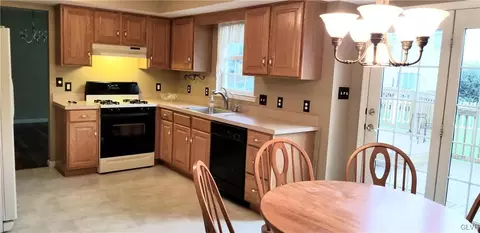 419 Augusta Dr E, Sinking Spring, PA 19608 photo 7