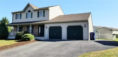419 Augusta Dr E, Sinking Spring, PA 19608 photo 2