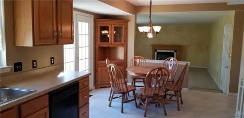 419 Augusta Dr E, Sinking Spring, PA 19608 photo 9