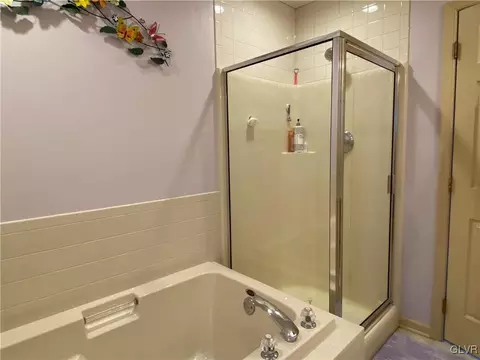 3340 Eileen Ct, Bethlehem, PA 18020 photo 18