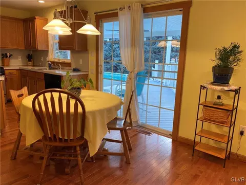 3340 Eileen Ct, Bethlehem, PA 18020 photo 2