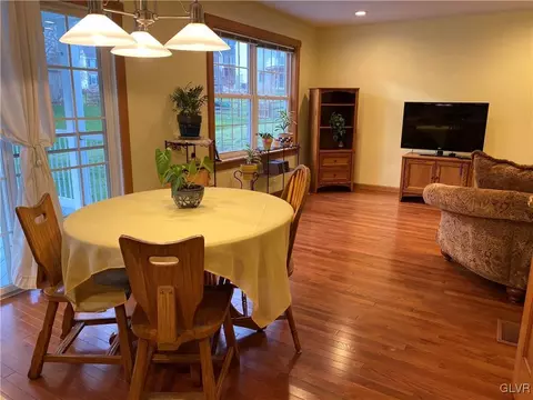 3340 Eileen Ct, Bethlehem, PA 18020 photo 5