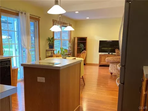 3340 Eileen Ct, Bethlehem, PA 18020 photo 4