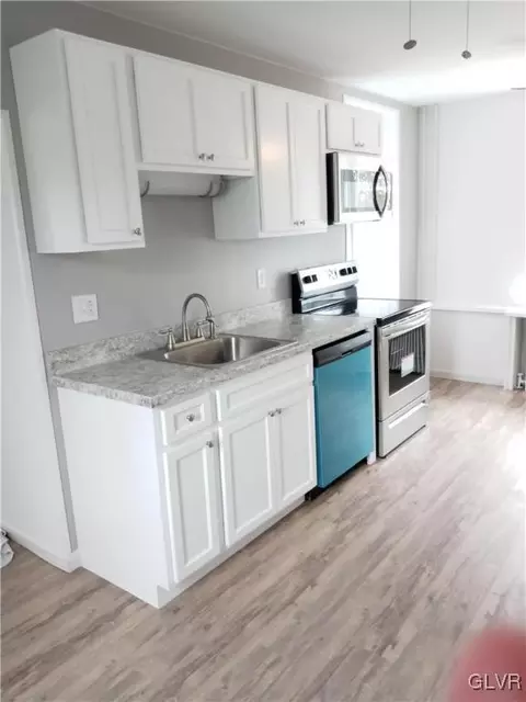 223 E Main St, Bath, PA 18014 photo 9