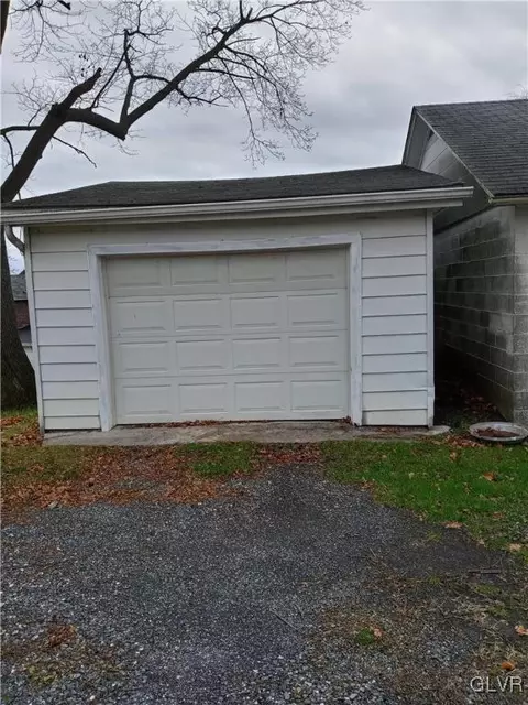 223 E Main St, Bath, PA 18014 photo 31