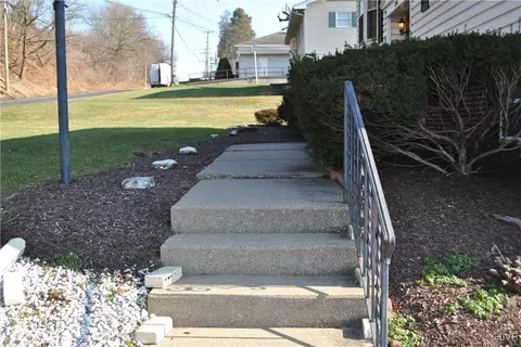 250 E Northampton St, Bath, PA 18014 photo 3