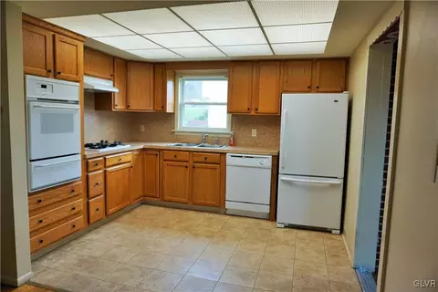 250 E Northampton St, Bath, PA 18014 photo 9