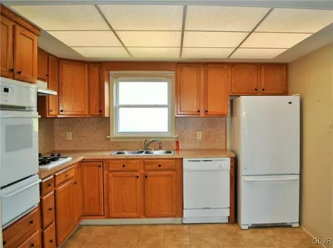 250 E Northampton St, Bath, PA 18014 photo 10