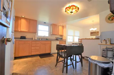 2178 E Best Rd, Bath, PA 18014 photo 8