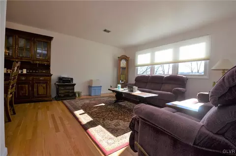2178 E Best Rd, Bath, PA 18014 photo 4