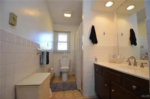 2178 E Best Rd, Bath, PA 18014 photo 9
