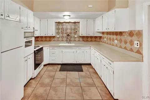 1004 E 3rd St, Bethlehem, PA 18015 photo 2