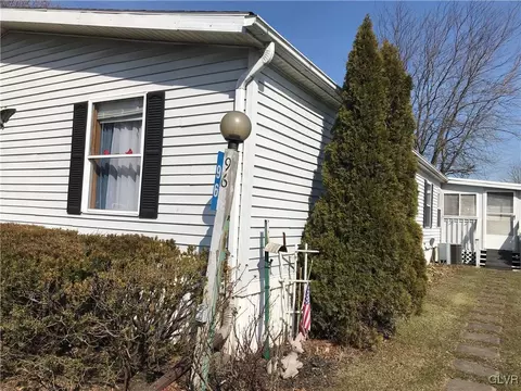 96 Quail Ct, Bath, PA 18014 photo 3