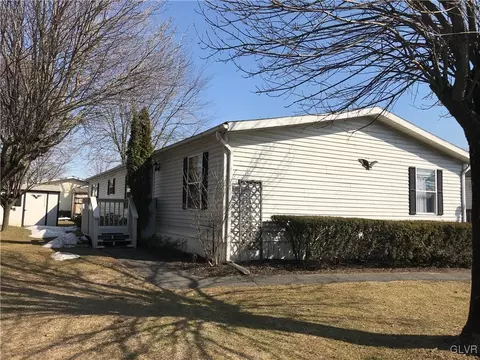 96 Quail Ct, Bath, PA 18014 photo 2