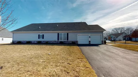 1012 Resolution Dr, Bethlehem, PA 18017 photo 3