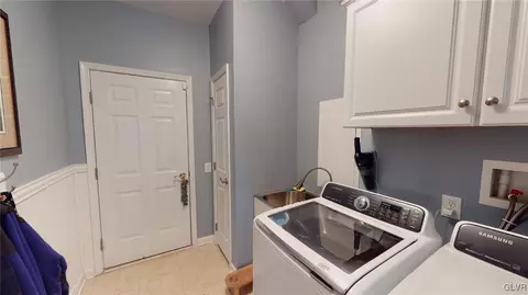 1012 Resolution Dr, Bethlehem, PA 18017 photo 32
