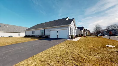 1012 Resolution Dr, Bethlehem, PA 18017 photo 2