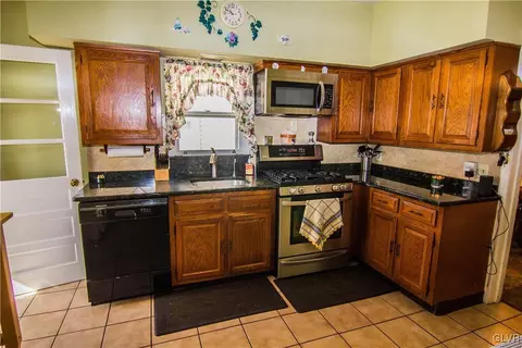 1218 E 3rd St, Bethlehem, PA 18015 photo 7