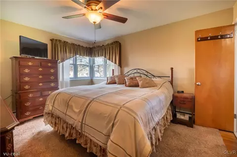 1 E Pine St, Emmaus, PA 18049 photo 9