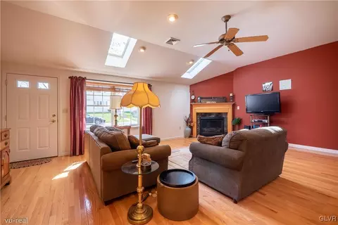 1 E Pine St, Emmaus, PA 18049 photo 37