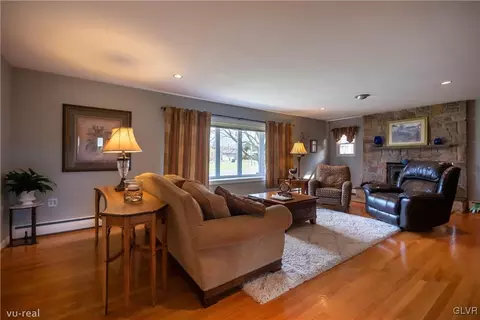 1 E Pine St, Emmaus, PA 18049 photo 14