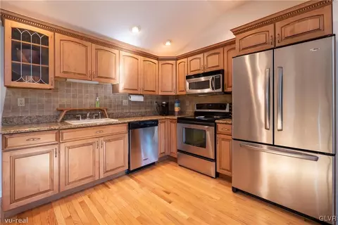 1 E Pine St, Emmaus, PA 18049 photo 39