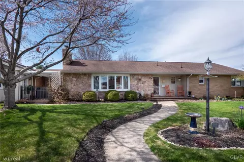 1 E Pine St, Emmaus, PA 18049 photo 4