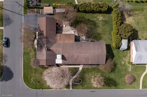 1 E Pine St, Emmaus, PA 18049 photo 3