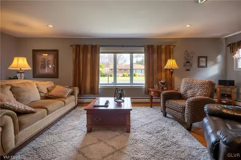 1 E Pine St, Emmaus, PA 18049 photo 15