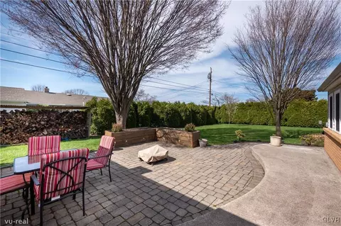 1 E Pine St, Emmaus, PA 18049 photo 47