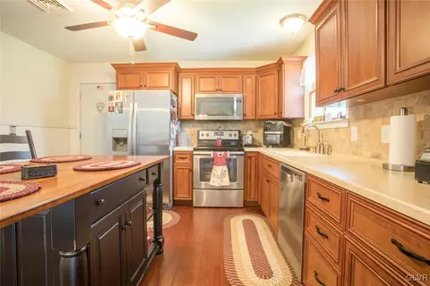 511 Independence Ave, Bath, PA 18014 photo 9