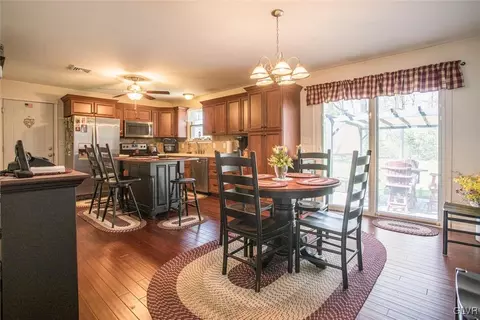 511 Independence Ave, Bath, PA 18014 photo 4