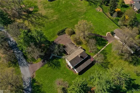 1814 Apple Tree Ln E, Bethlehem, PA 18015 photo 3