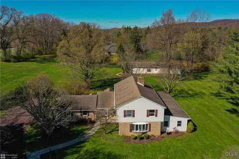 1814 Apple Tree Ln E, Bethlehem, PA 18015 photo 4
