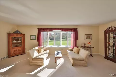 1814 Apple Tree Ln E, Bethlehem, PA 18015 photo 9