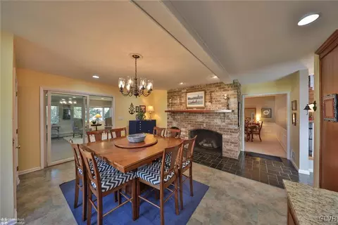 1814 Apple Tree Ln E, Bethlehem, PA 18015 photo 15