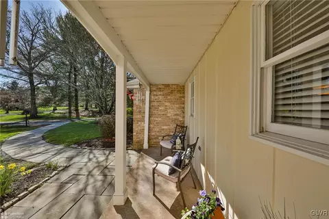 1814 Apple Tree Ln E, Bethlehem, PA 18015 photo 5