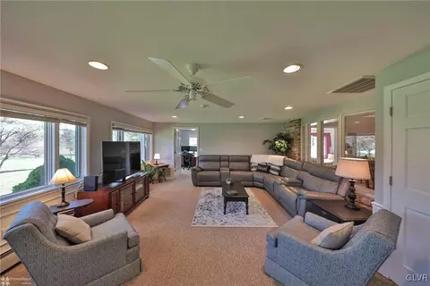 1814 Apple Tree Ln E, Bethlehem, PA 18015 photo 16