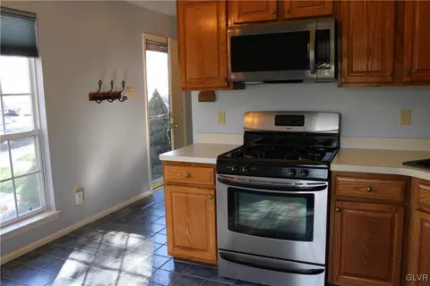 1909 Pine Ct, Hellertown, PA 18055 photo 10