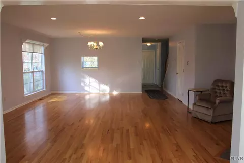 1909 Pine Ct, Hellertown, PA 18055 photo 7
